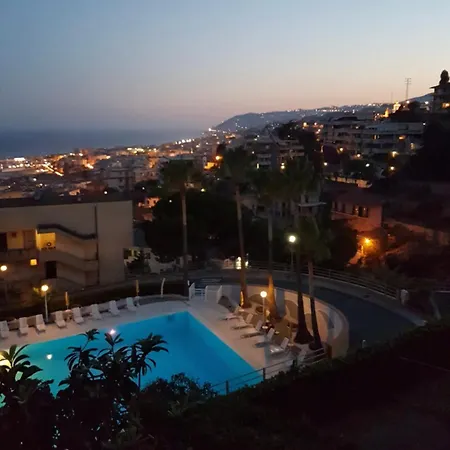 Con Suggestiva Vista Mare A Apartman *