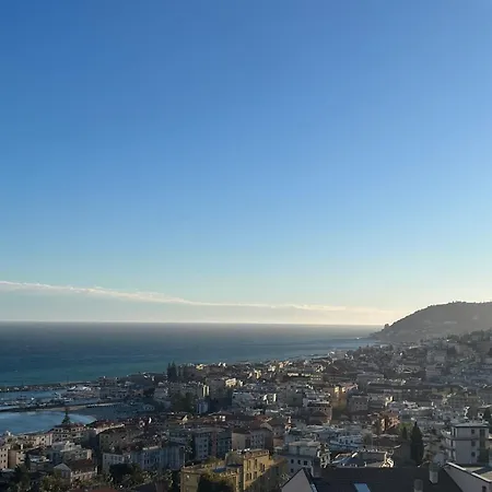 Appartamento Con Suggestiva Vista Mare A