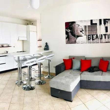 Apartament Con Suggestiva Vista Mare A