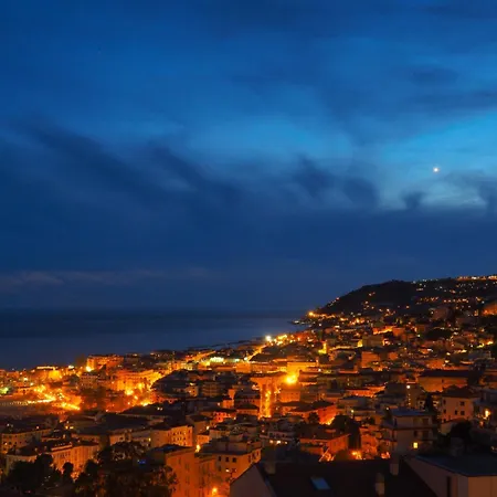 Con Suggestiva Vista Mare A