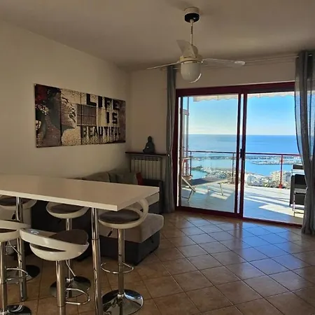 Con Suggestiva Vista Mare A Appartement San Remo