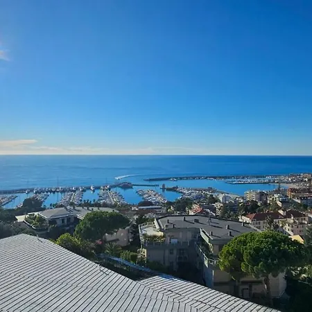 Appartement Con Suggestiva Vista Mare A San Remo