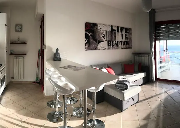 Con Suggestiva Vista Mare A Appartement San Remo