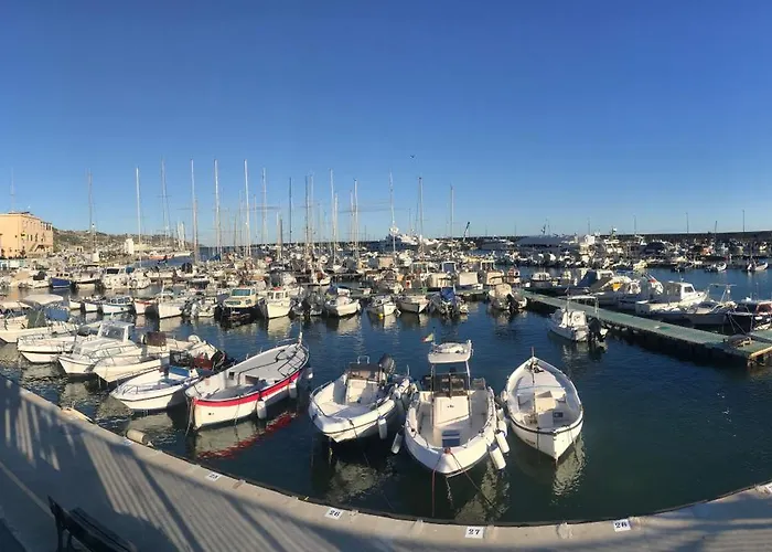 Lägenhet Con Suggestiva Vista Mare A